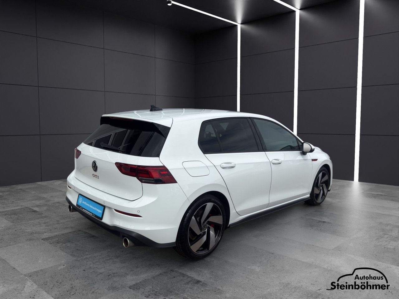 Volkswagen Golf 2024 г. Белый, пробег 39858 км