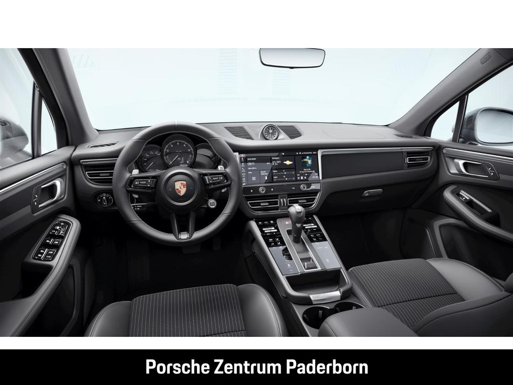 Porsche Macan 2024 г. Серебристый, пробег 30350 км