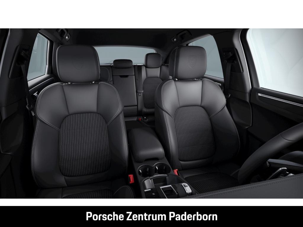 Porsche Macan 2024 г. Серебристый, пробег 30350 км