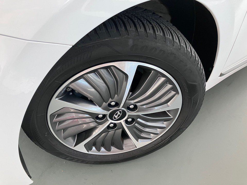 Hyundai IONIQ 2021 г. Белый, пробег 48573 км