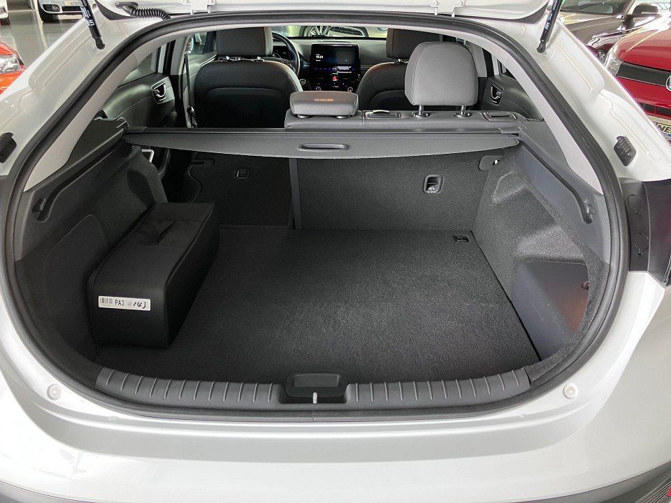 Hyundai IONIQ 2021 г. Белый, пробег 48573 км