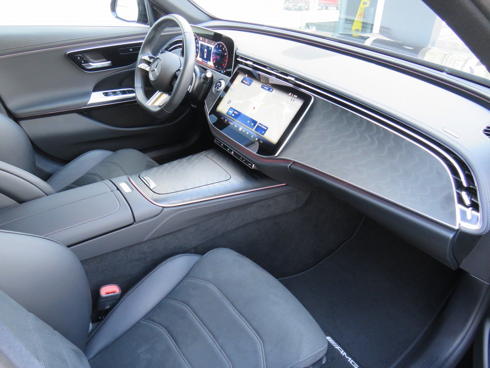 Mercedes-Benz E 200 2023 г. Чёрный, пробег 30882 км