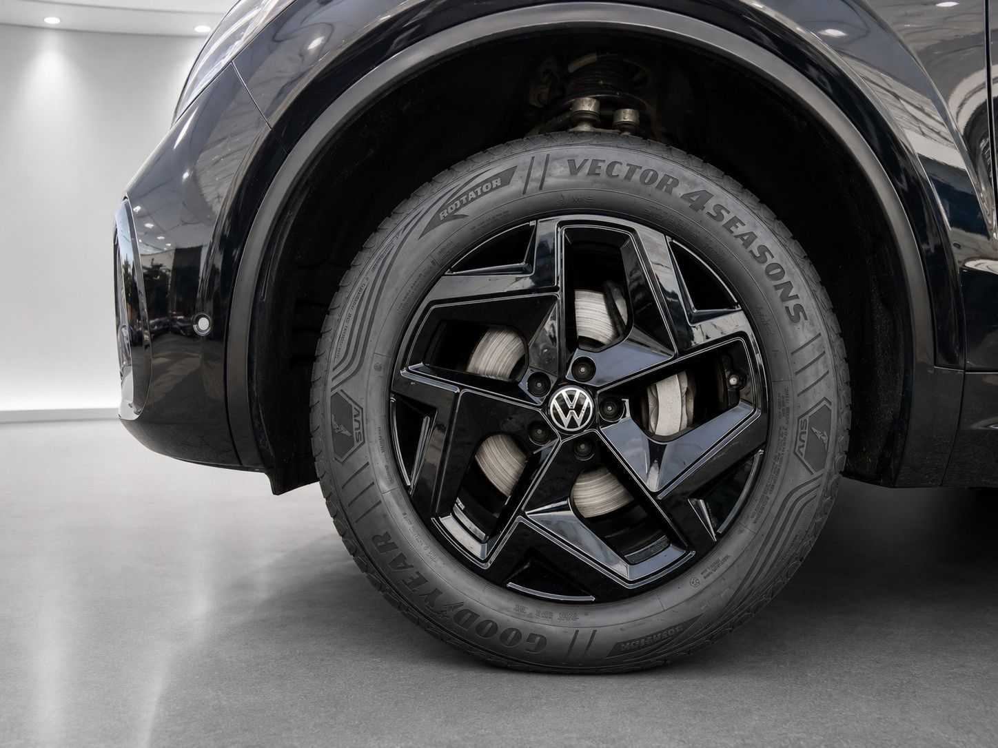 Volkswagen Touareg 2025 г. Чёрный, пробег 29073 км