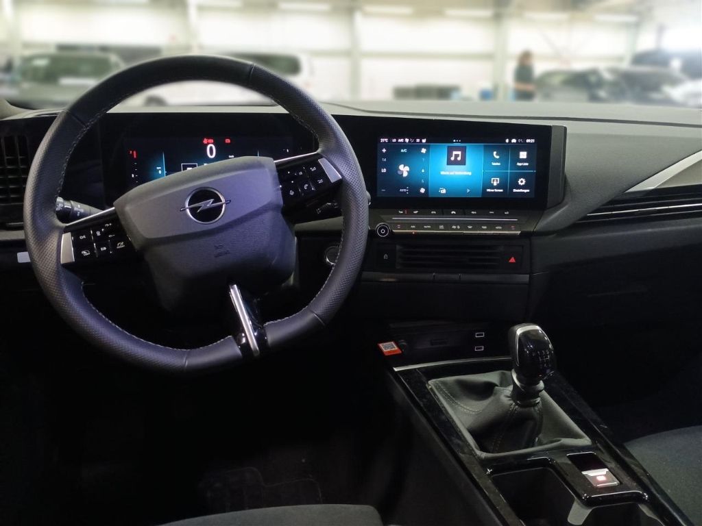 Opel Astra 2025 г. Чёрный, пробег 25466 км