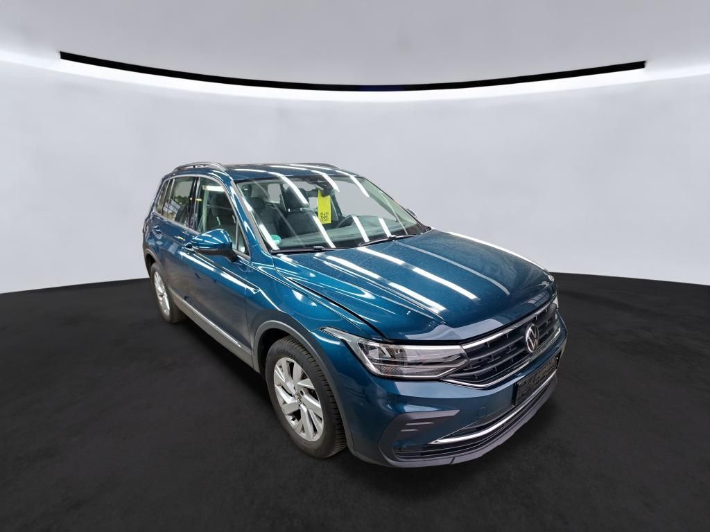 Volkswagen Tiguan 2022 г. Синий, пробег 57369 км