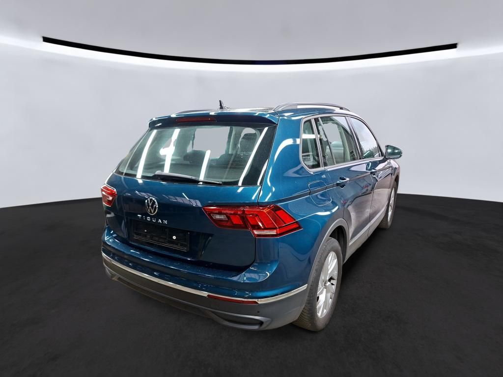 Volkswagen Tiguan 2022 г. Синий, пробег 57369 км