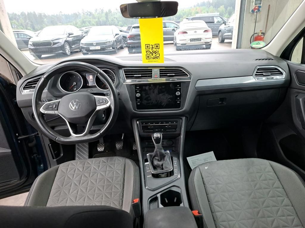 Volkswagen Tiguan 2022 г. Синий, пробег 57369 км