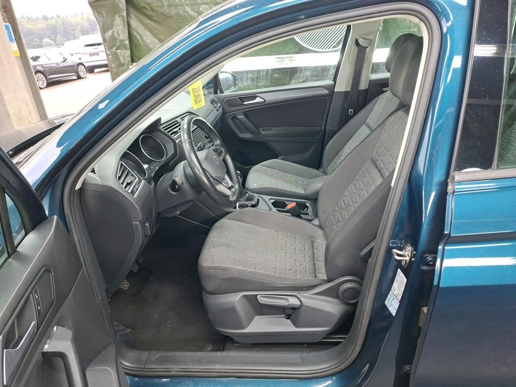 Volkswagen Tiguan 2022 г. Синий, пробег 57369 км