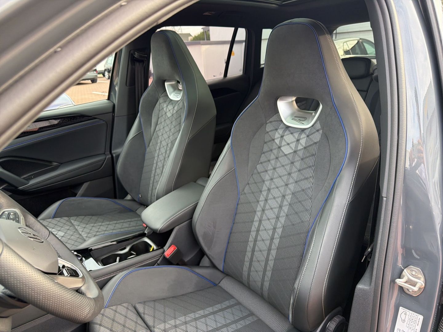 Volkswagen Tiguan 2025 г. Серый, пробег 14250 км