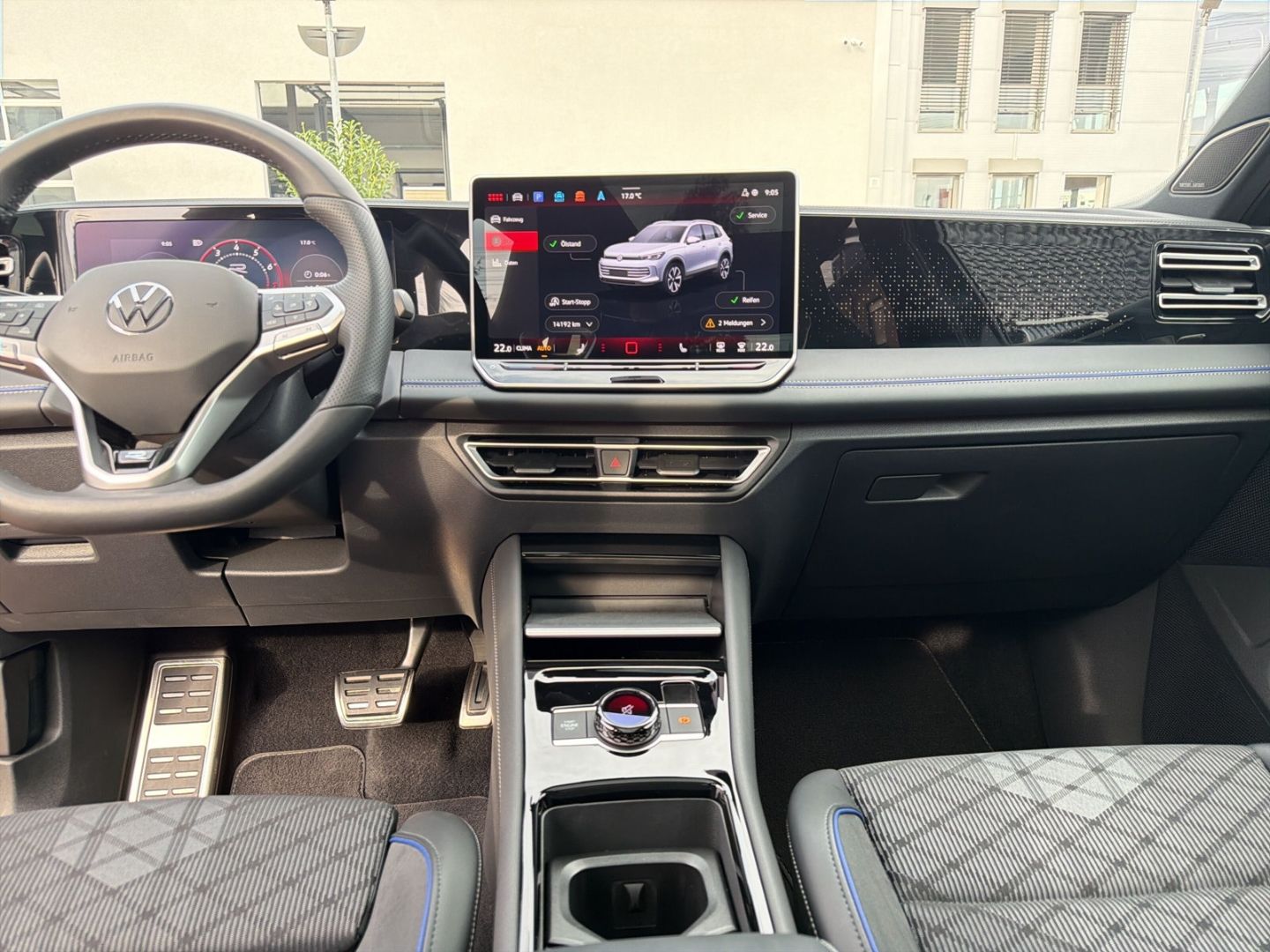 Volkswagen Tiguan 2025 г. Серый, пробег 14250 км