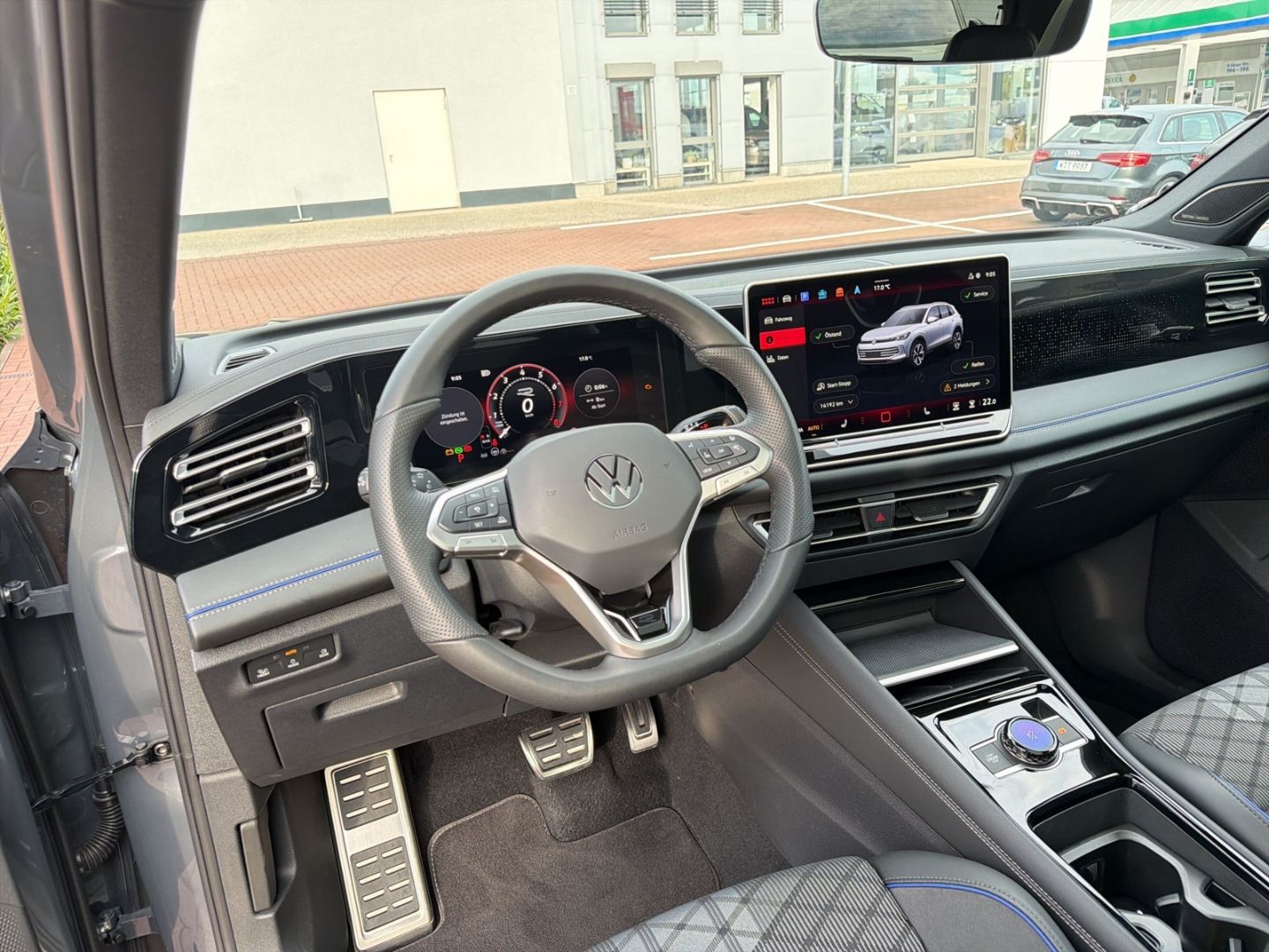 Volkswagen Tiguan 2025 г. Серый, пробег 14250 км