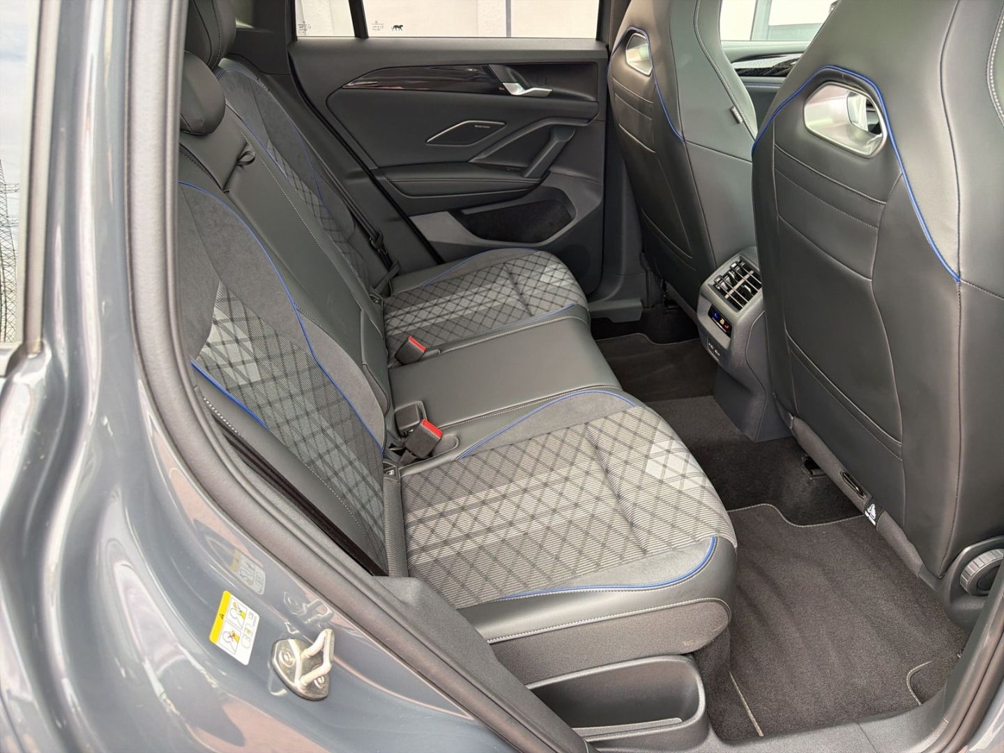 Volkswagen Tiguan 2025 г. Серый, пробег 14250 км