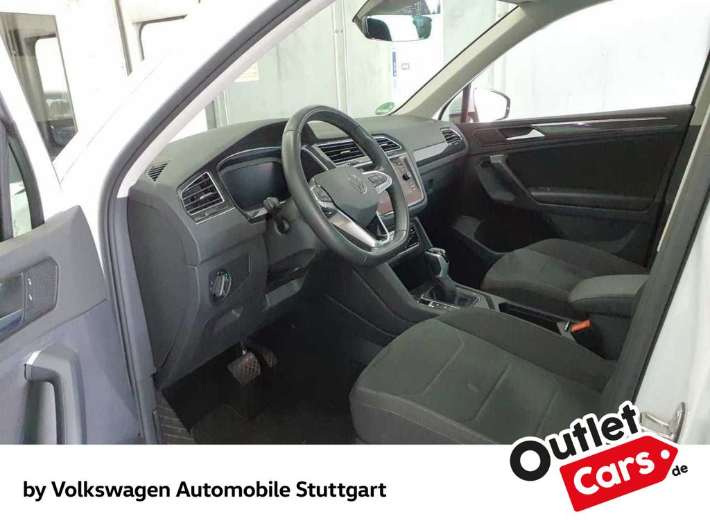 Volkswagen Tiguan 2023 г. Белый, пробег 42933 км