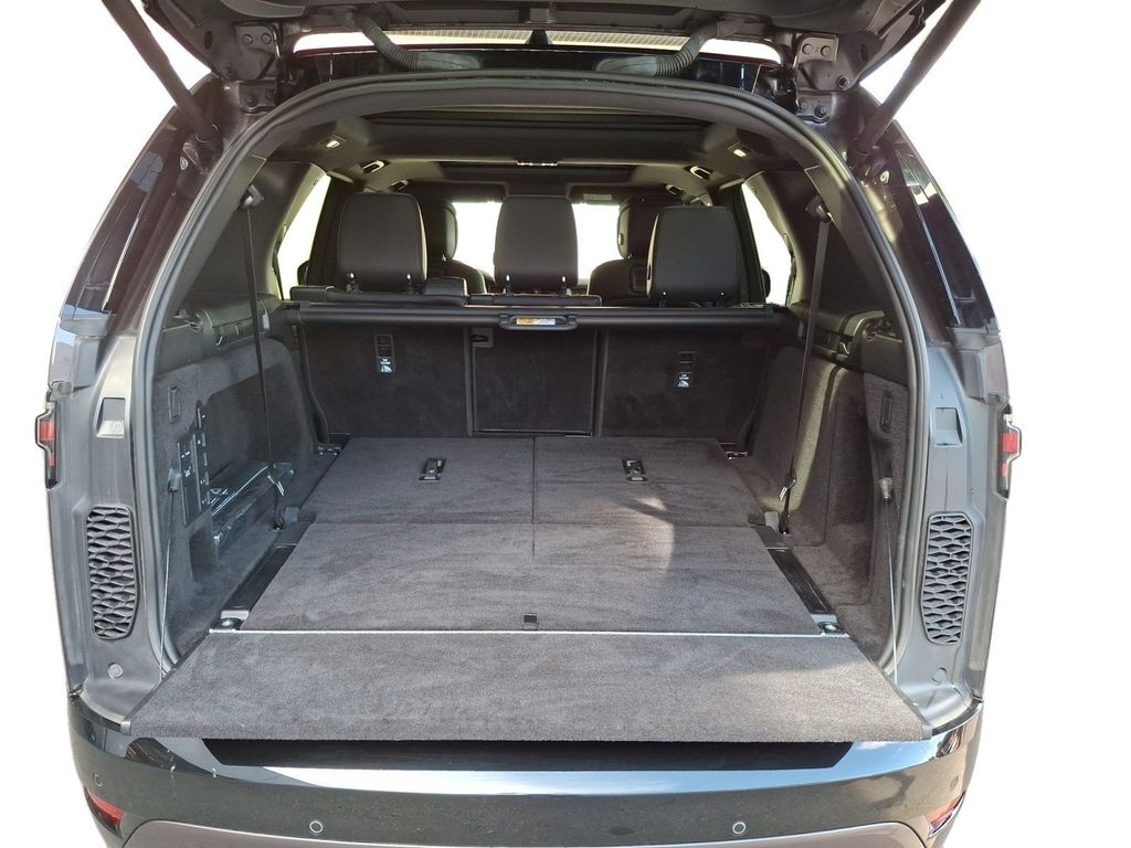 Land Rover Discovery 2023 г. Серый, пробег 56373 км