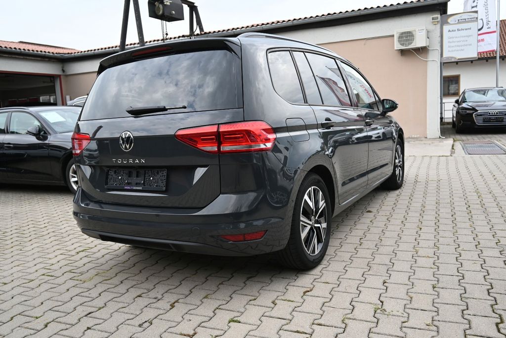 Volkswagen Touran 2025 г. Серый, пробег 35000 км