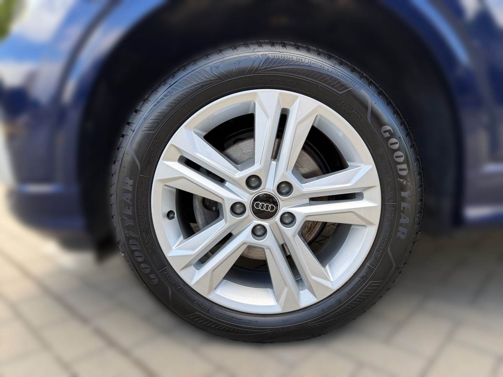 Audi Q2 2024 г. Синий, пробег 27698 км