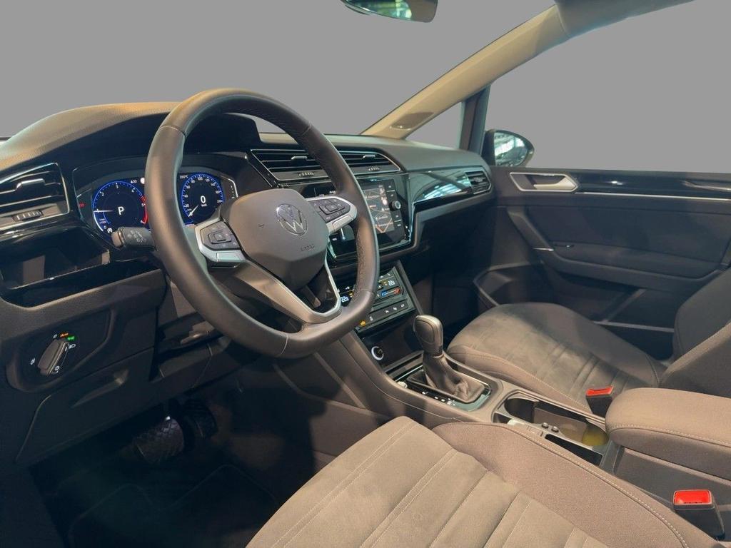 Volkswagen Touran 2025 г. Чёрный, пробег 17900 км