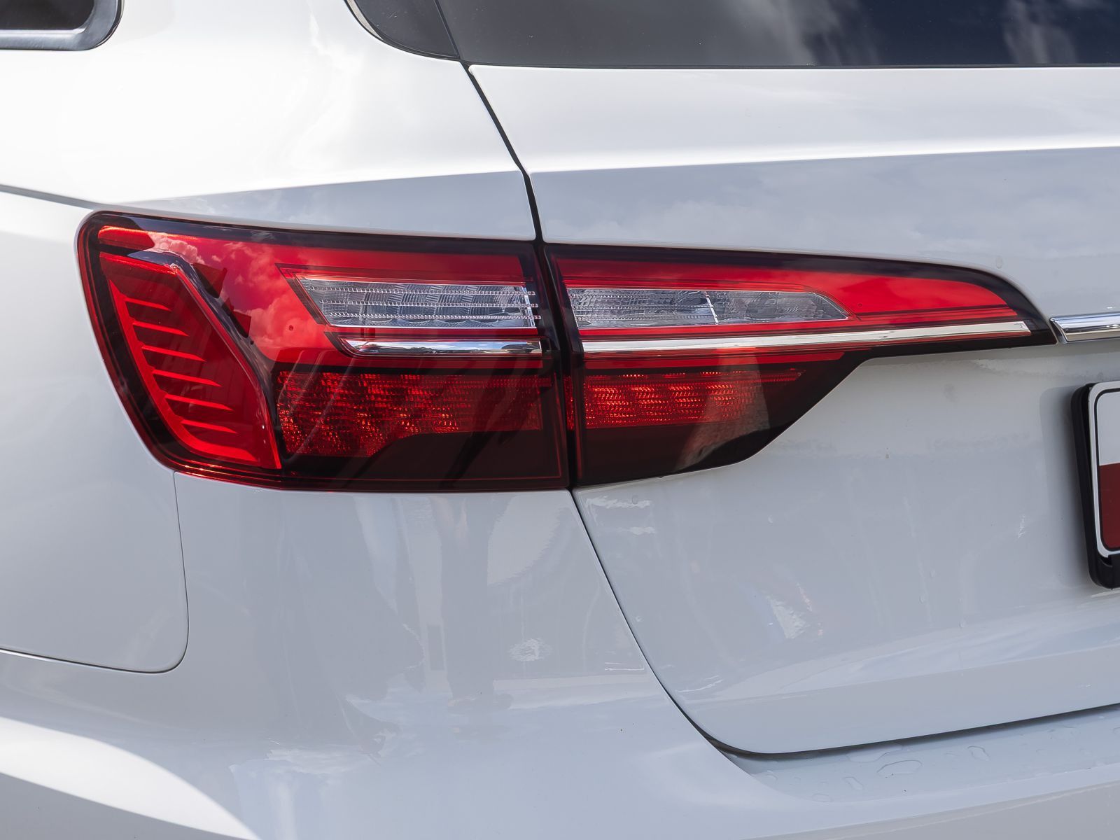 Audi A4 2023 г. Белый, пробег 44840 км