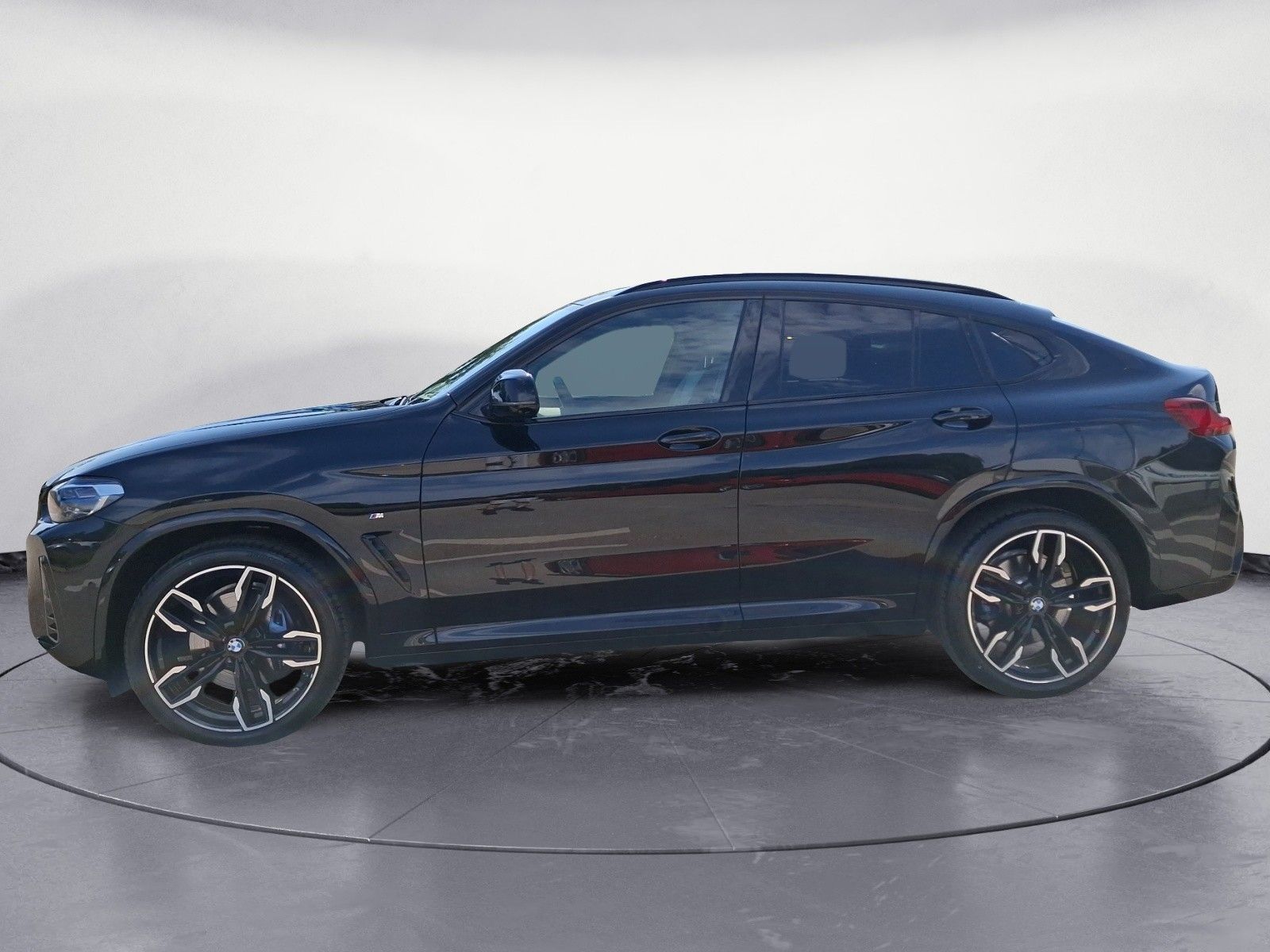 BMW X4 M40 2025 г. Чёрный, пробег 33500 км