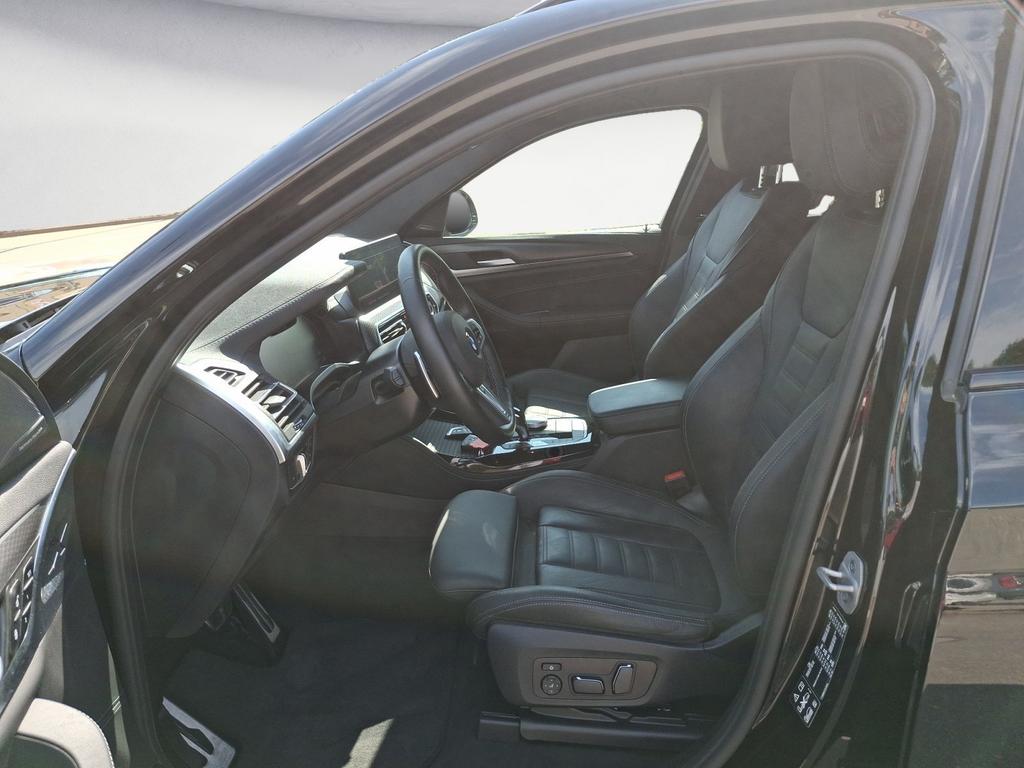 BMW X4 M40 2025 г. Чёрный, пробег 33500 км