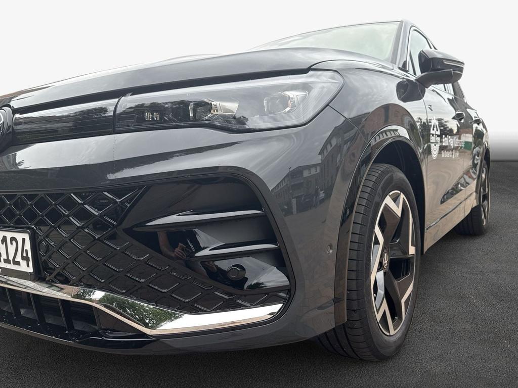 Volkswagen Tiguan 2026 г. Серый, пробег 4900 км