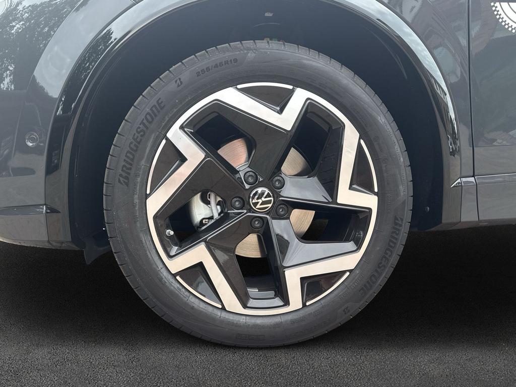 Volkswagen Tiguan 2026 г. Серый, пробег 4900 км