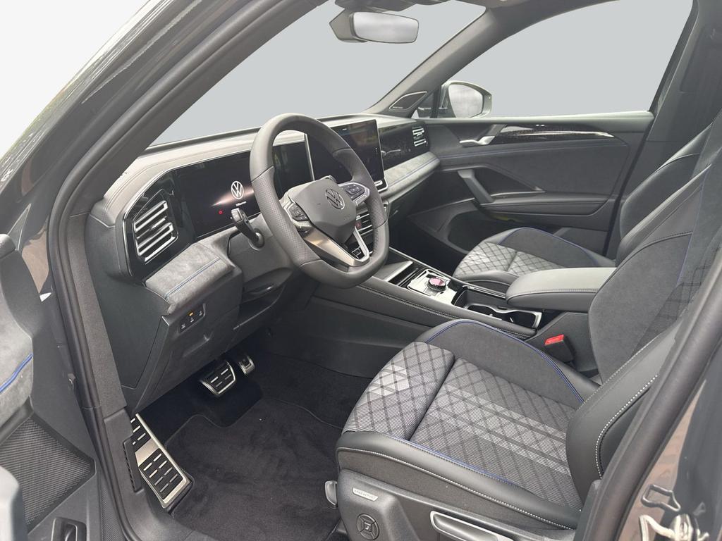 Volkswagen Tiguan 2026 г. Серый, пробег 4900 км