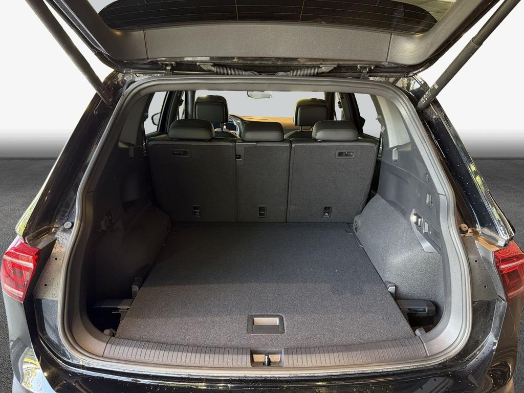 Volkswagen TIGUAN ALLSPACE 2023 г. Чёрный, пробег 36393 км