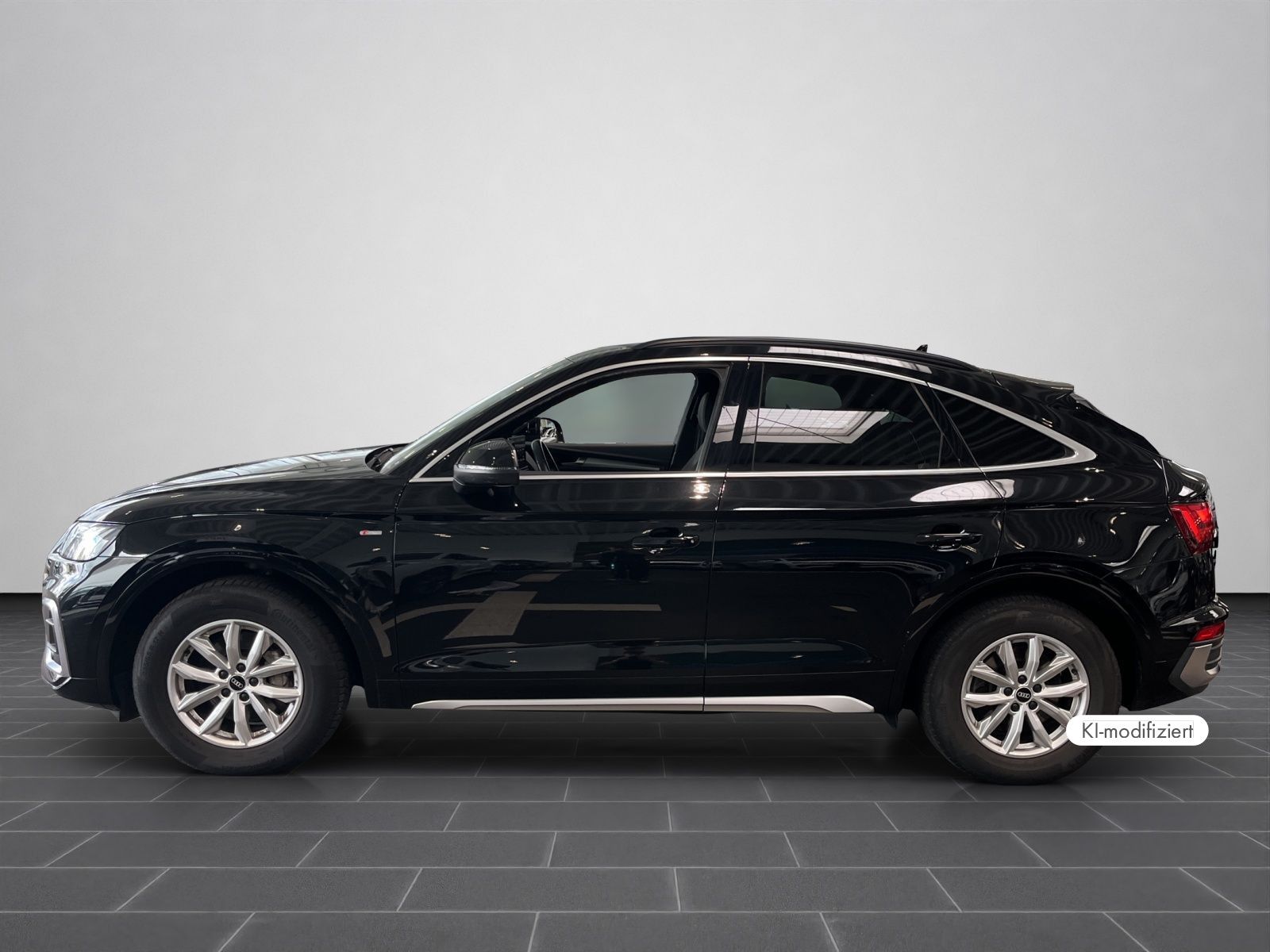 Audi Q5 2022 г. Чёрный, пробег 43840 км