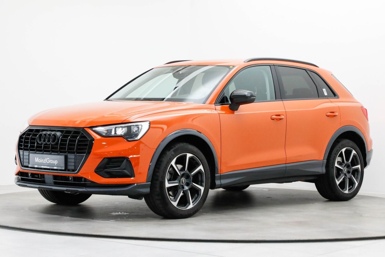 Audi Q3 2023 г. Оранжевый, пробег 49700 км