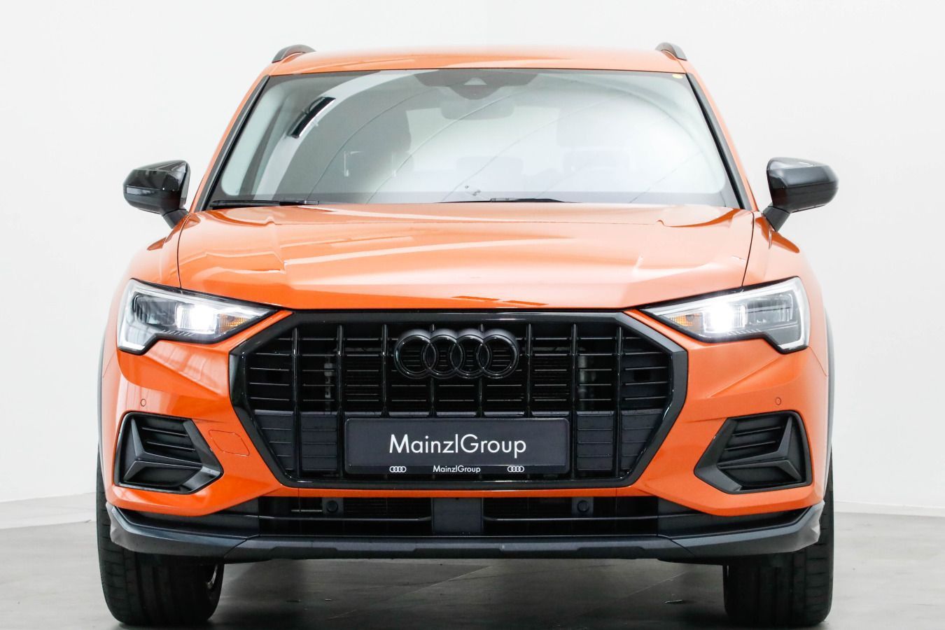 Audi Q3 2023 г. Оранжевый, пробег 49700 км