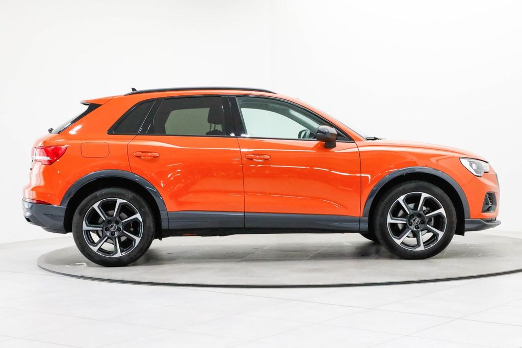 Audi Q3 2023 г. Оранжевый, пробег 49700 км