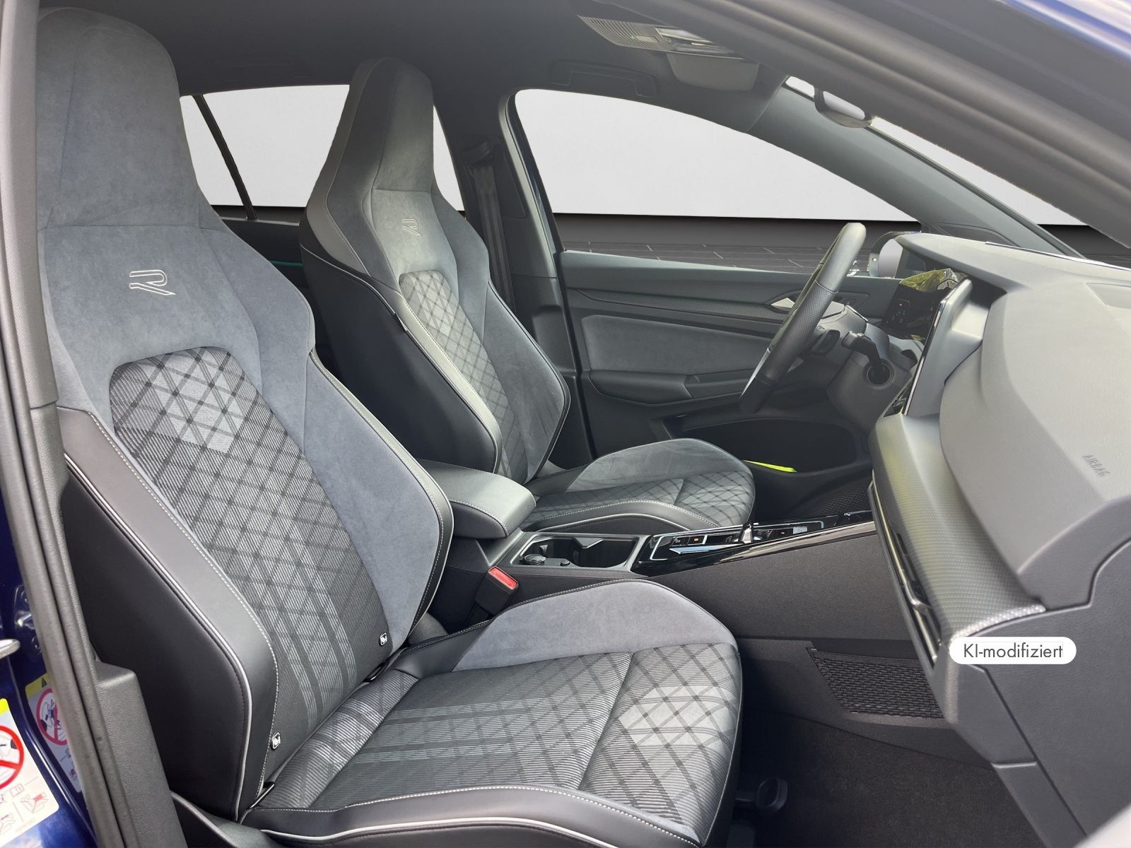 Volkswagen Golf 2024 г. Синий, пробег 19161 км