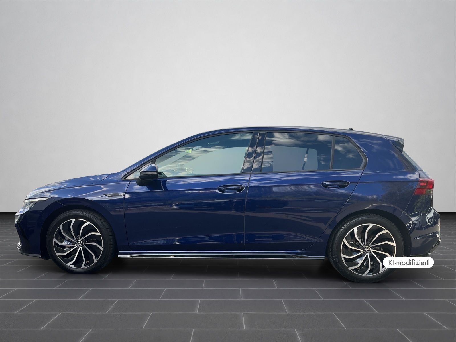 Volkswagen Golf 2024 г. Синий, пробег 19161 км