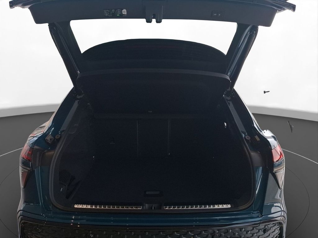 Audi Q3 2026 г. Синий, пробег 14500 км