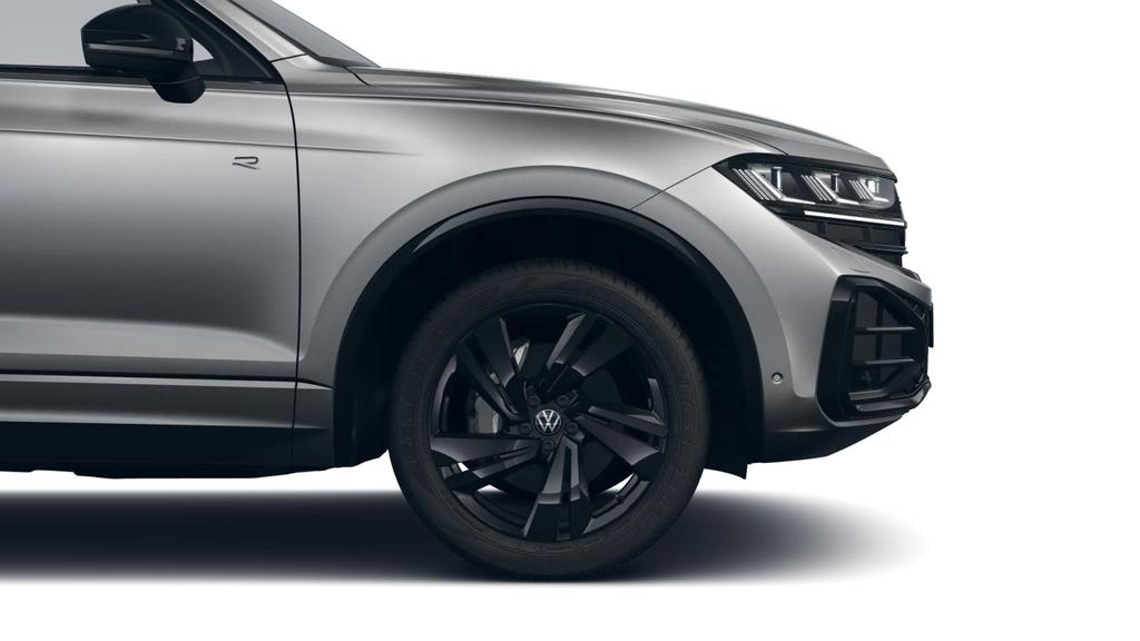 Volkswagen Touareg 2025 г. Серый, пробег 10768 км
