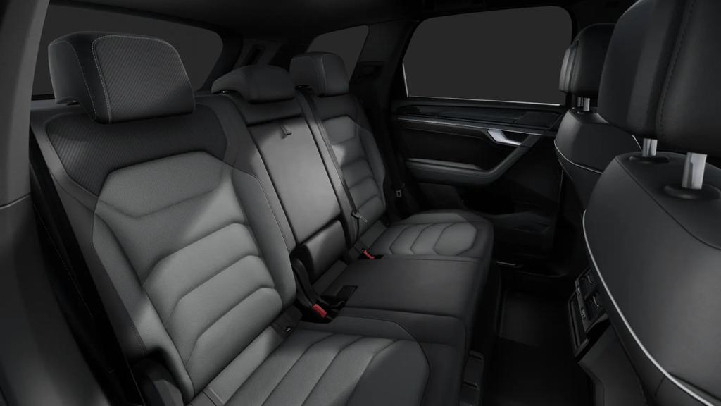 Volkswagen Touareg 2025 г. Серый, пробег 10768 км