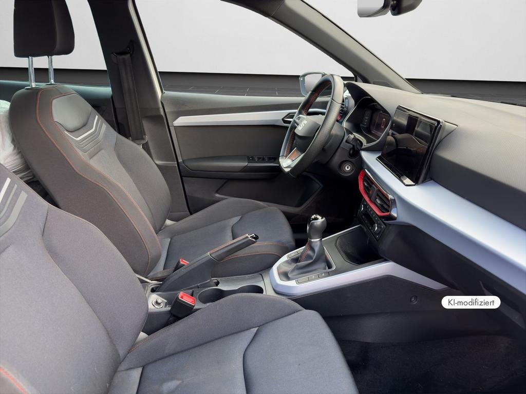 SEAT Arona 2022 г. Белый, пробег 51700 км