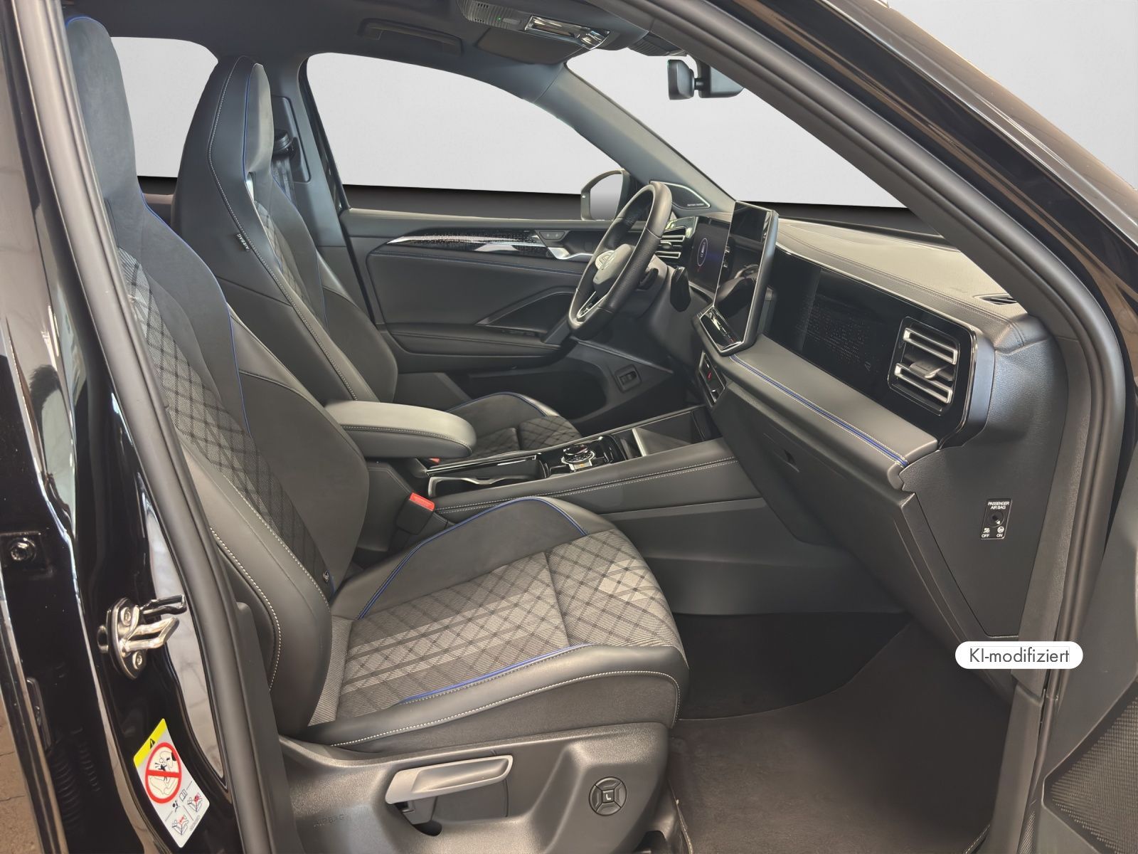 Volkswagen Tiguan 2025 г. Чёрный, пробег 19439 км