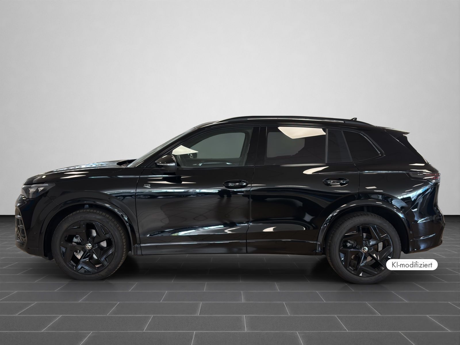 Volkswagen Tiguan 2025 г. Чёрный, пробег 19439 км