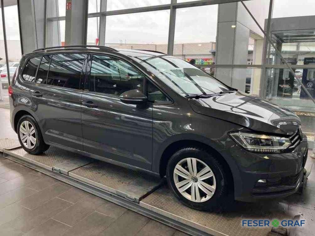 Volkswagen Touran 2026 г. Серый, пробег 18250 км