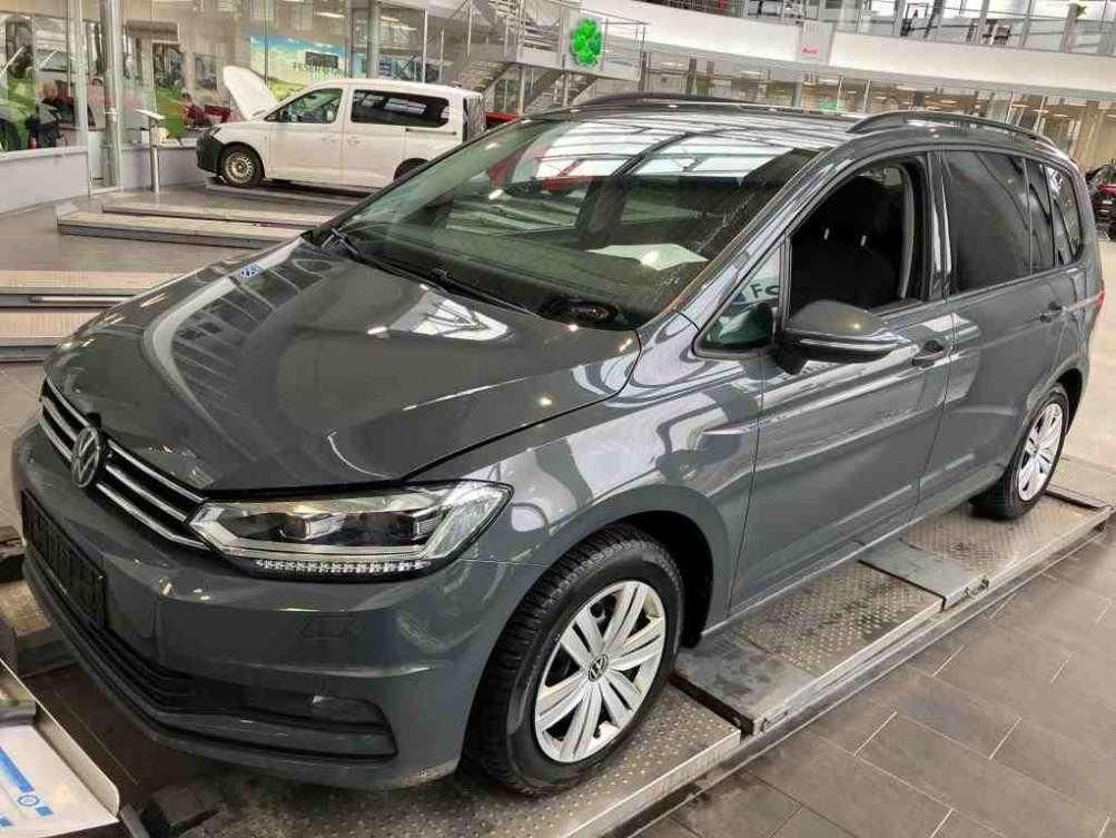 Volkswagen Touran 2026 г. Серый, пробег 18250 км