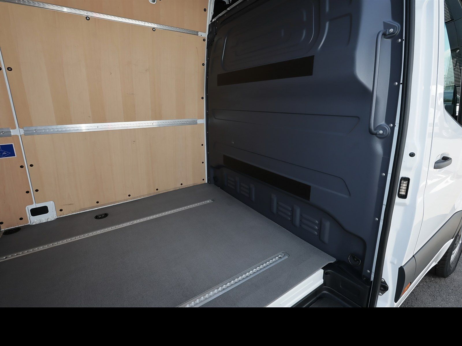 Mercedes-Benz SPRINTER 2024 г. Белый, пробег 29580 км