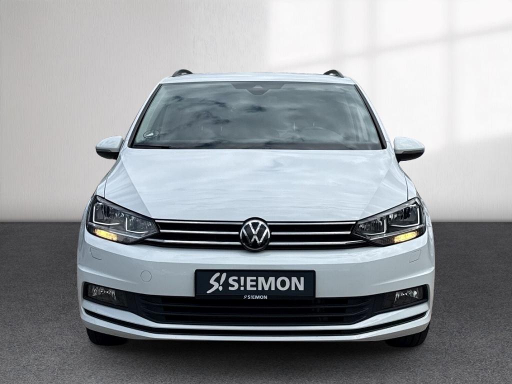 Volkswagen Touran 2023 г. Белый, пробег 42300 км