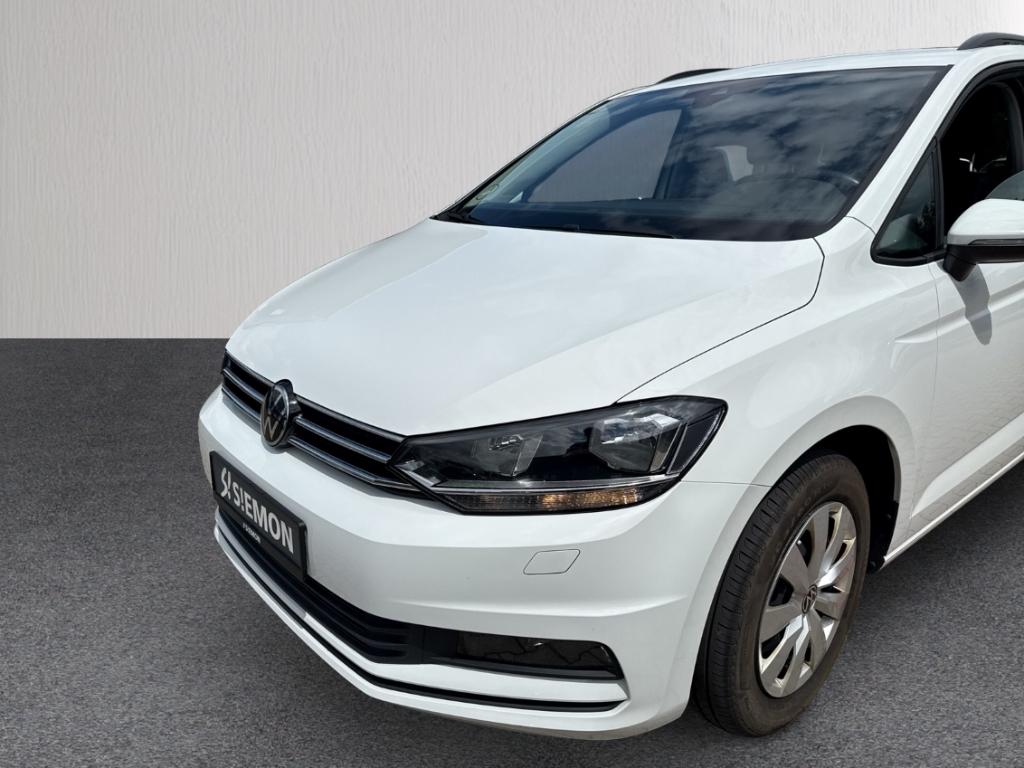 Volkswagen Touran 2023 г. Белый, пробег 42300 км