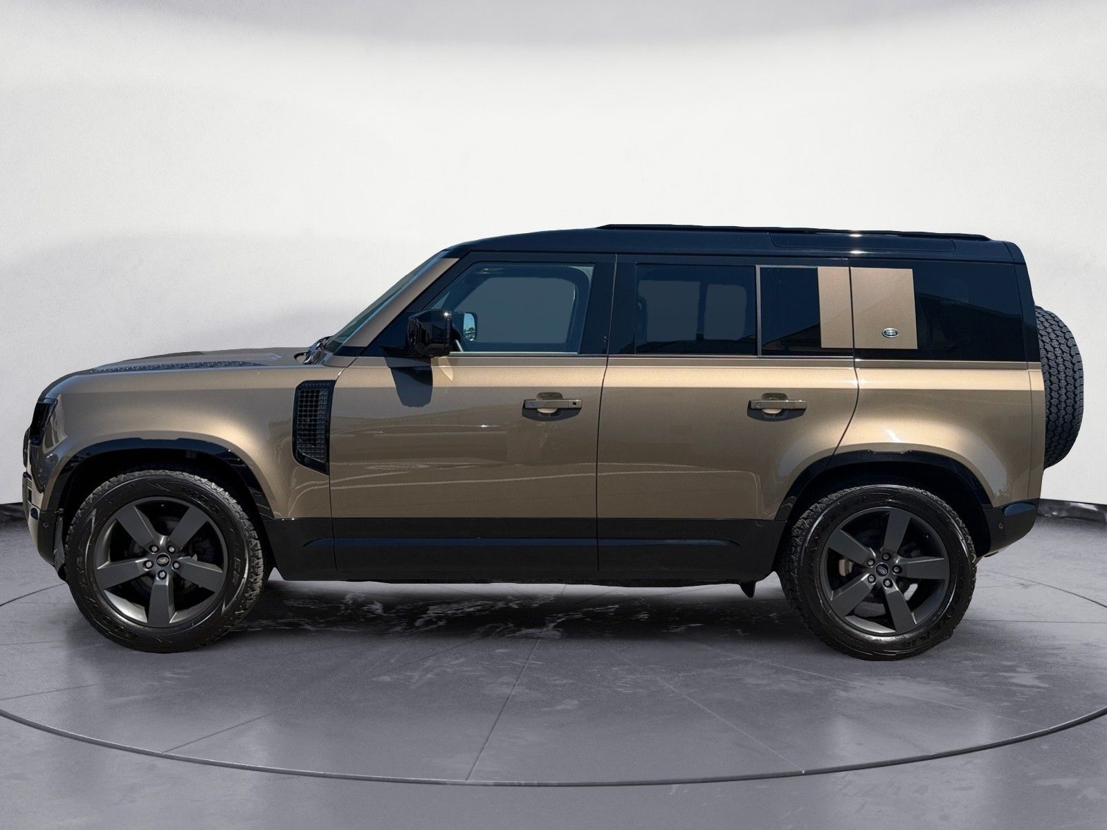 Land Rover Defender 2022 г. Белый, пробег 58305 км