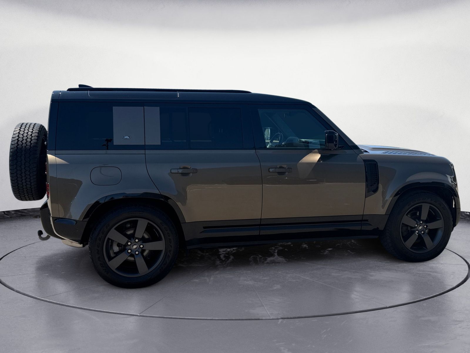 Land Rover Defender 2022 г. Белый, пробег 58305 км