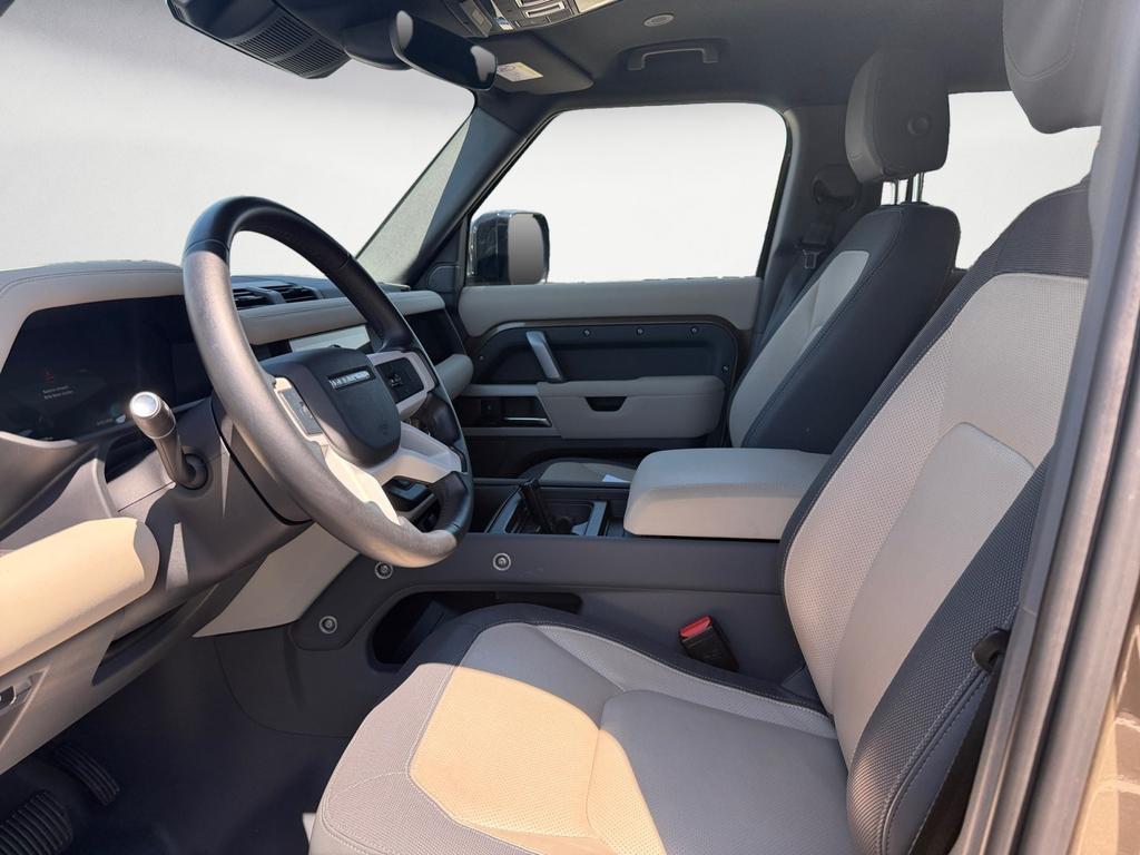 Land Rover Defender 2022 г. Белый, пробег 58305 км