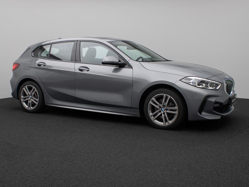 BMW 118 2022 г. Серый, пробег 17436 км