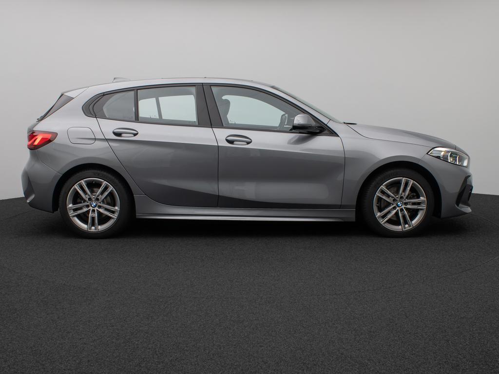 BMW 118 2022 г. Серый, пробег 17436 км